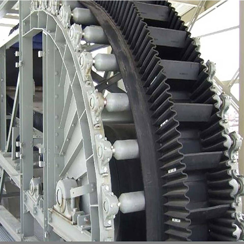 Inclined Silo Feeding Concrete Skirt Belt Conveyor with Baffle