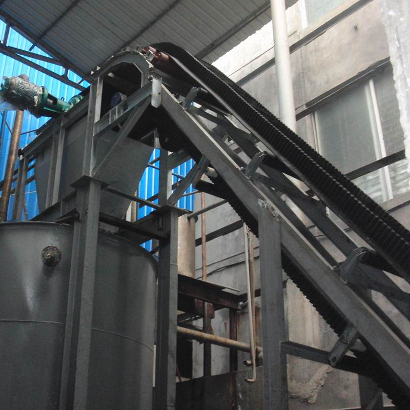 Inclined Silo Feeding Concrete Skirt Belt Conveyor with Baffle